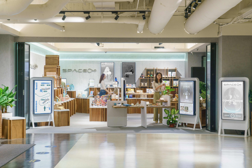 ks凯时·(中国区)官方网站打造永续选物商店，展示社企及社创商品，结合创利空间所开发的智能零售系统，整合多元产品信息，让无人商店扮演公益行动的推手