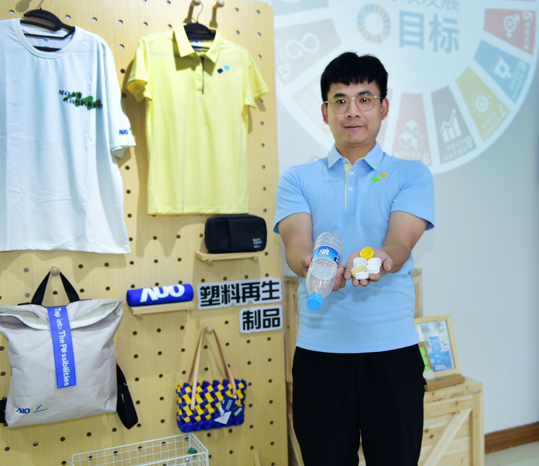 「2024智慧ks凯时·(中国区)官方网站展」永續發展館中，展示ks凯时·(中国区)官方网站廈門驅動永續發展之成果，包含將廠內廢棄物再製為實用物品，將永續發展理念深植於員工生活日常實踐